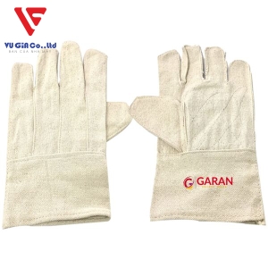 Thick, well-sewn and roomy canvas gloves, used to protect hands when loading and unloading goods, mechanics, and welders.