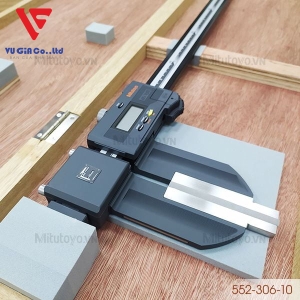 Mitutoyo 552-306-10 electronic carbon caliper (0-2000mm)